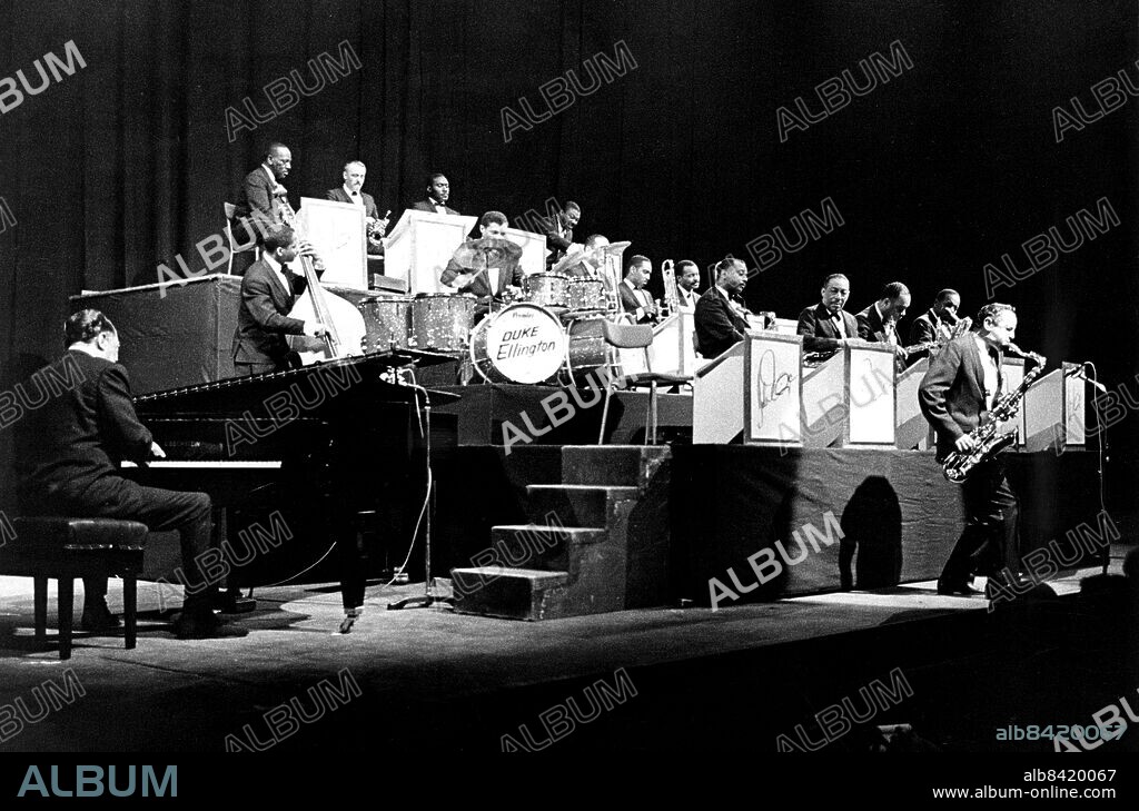 Duke Ellington med band på Malmö Stadsteater mars 1964. Ellington Duke musik USA Scen 1964. Malmö Teater Stadsteatern. Foto: Sydsvenskan / IBL Bildbyrå.