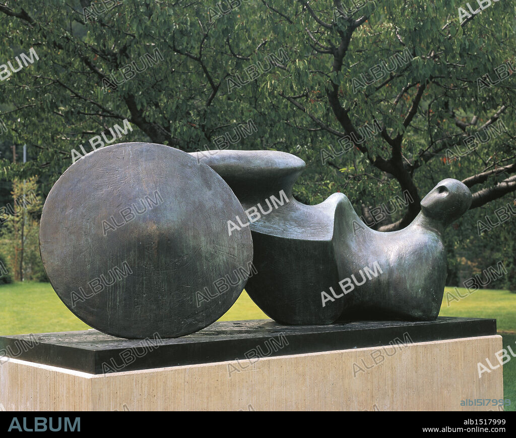 Henry Moore (1898-1986), Goslar warrior, 1973-74. Bronze.