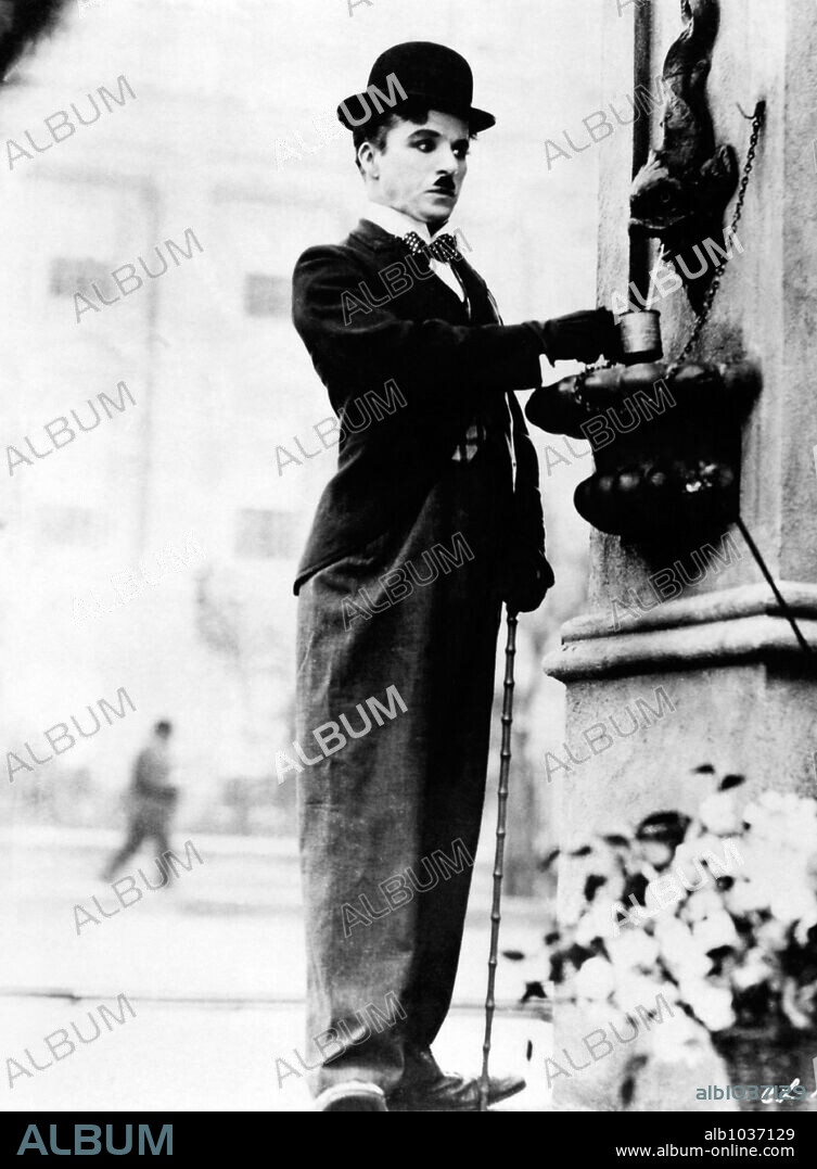CHARLIE CHAPLIN en LUCES DE LA CIUDAD, 1931 (CITY LIGHTS), dirigida por CHARLES CHAPLIN. Copyright UNITED ARTISTS.