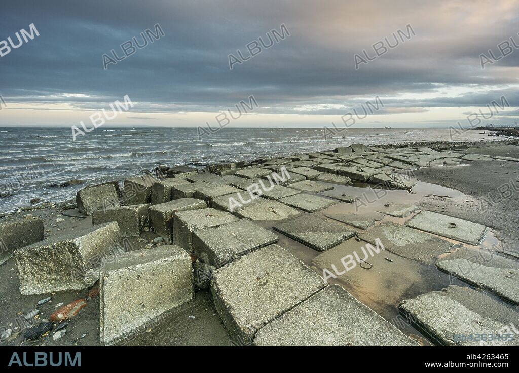 Costanera del estrecho de Magallanes, Punta Arenas -Sandy Point-, Patagonia, República de Chile,América del Sur.