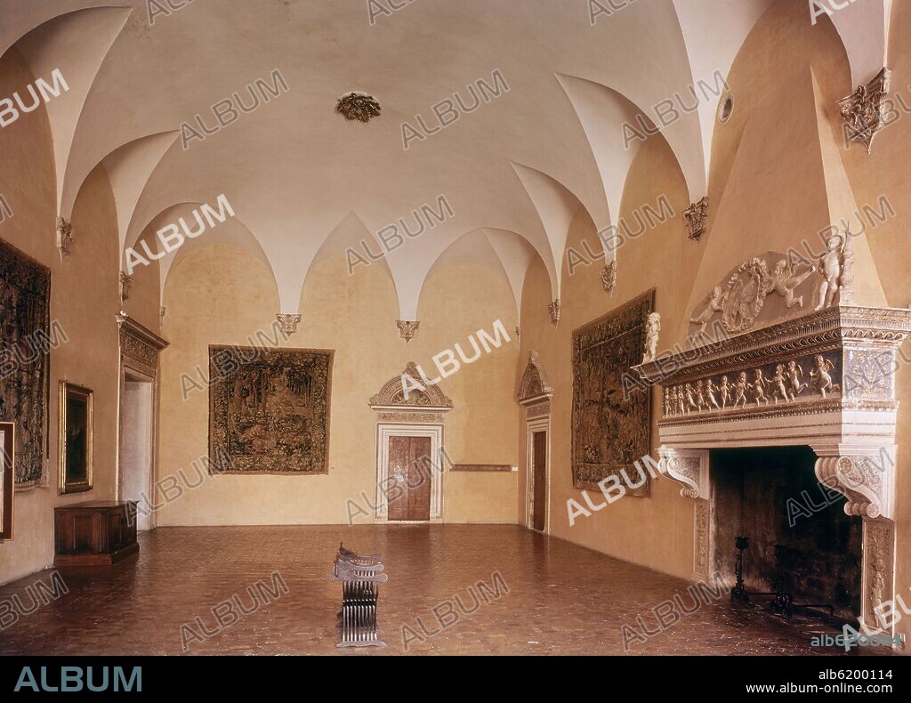 LUCIANO LAURANA. *SALA DE LOS ANGELES.
