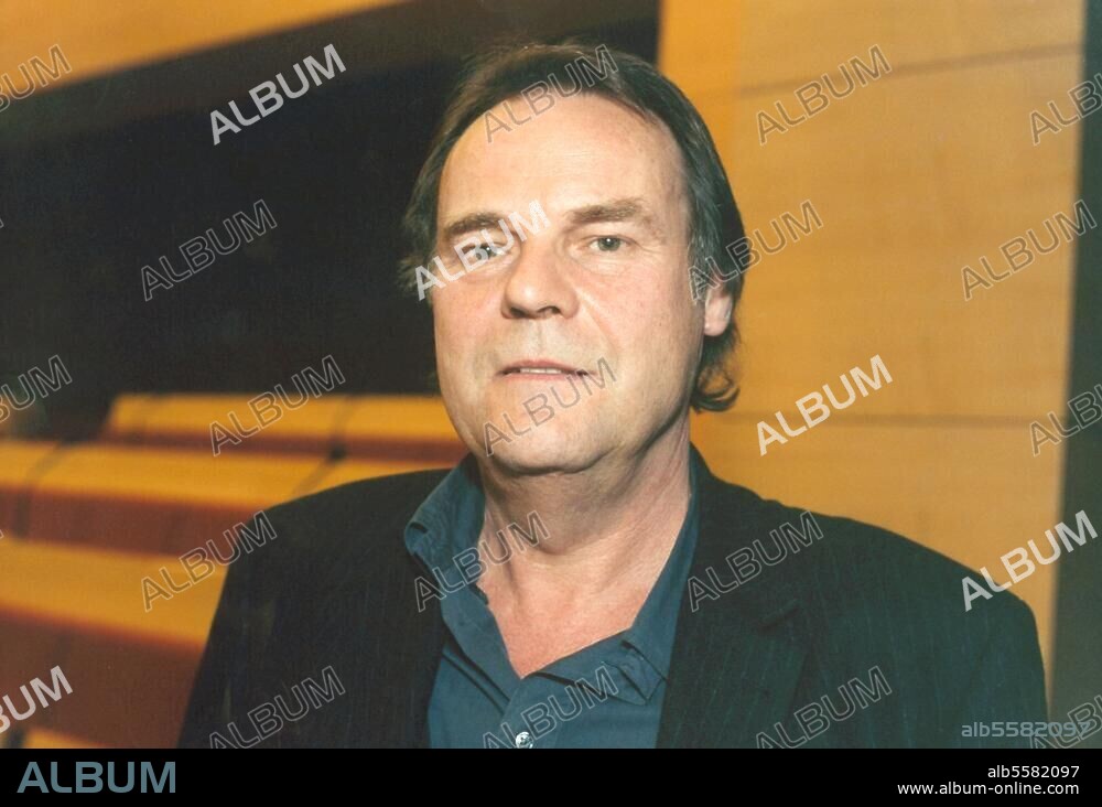 Schneider, Peter Schriftsteller, Essayist, Drehbuchautor. geb. 1940 in Lübeck. Foto, Berlin, 20. Februar 2002.