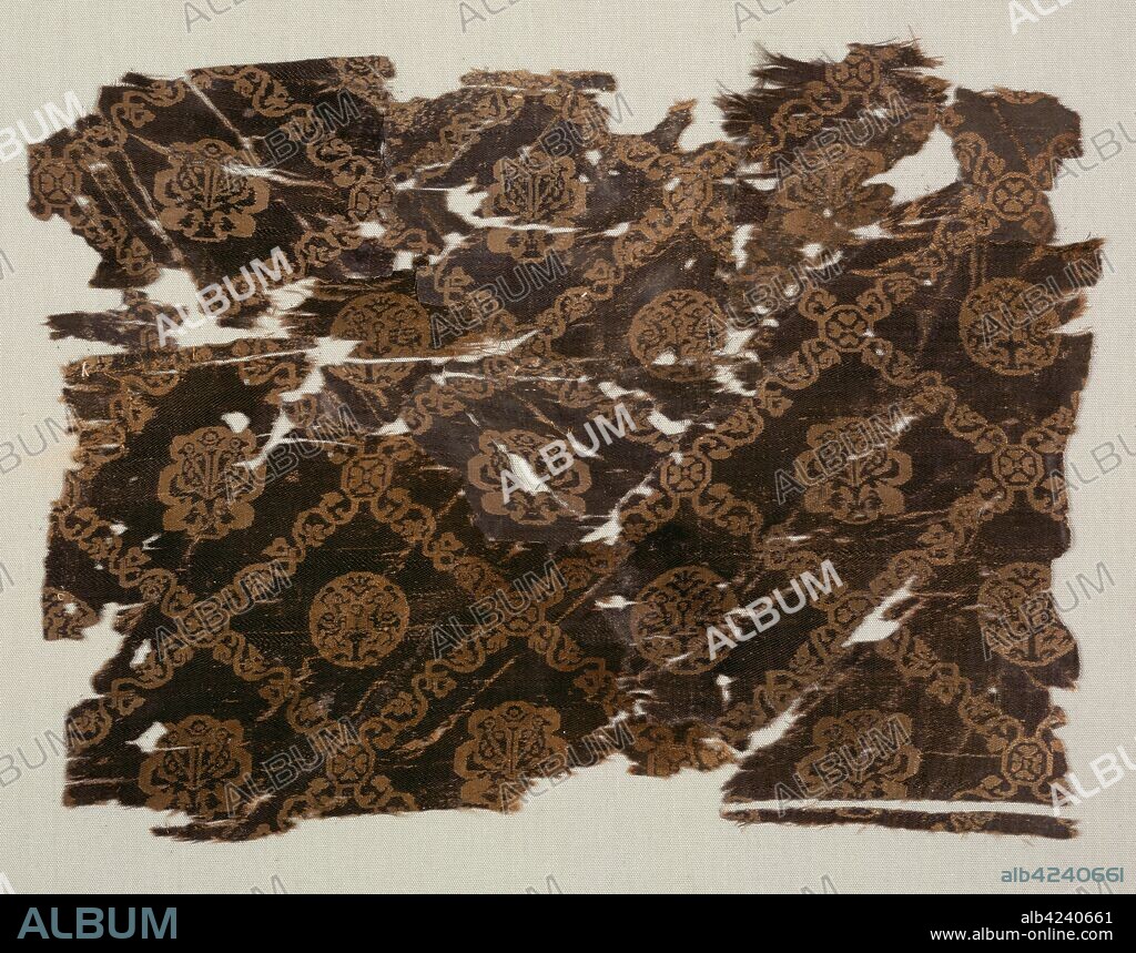 Silk with lattice of animals in medallions, 600s-800s. Egypt or Syria. Samite: silk; overall: 24.8 x 34.3 cm (9 3/4 x 13 1/2 in.).