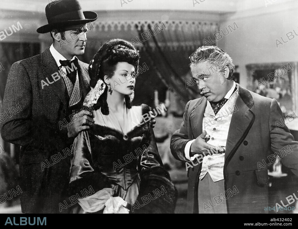 EDWARD J. BROMBERG, ROD CAMERON und YVONNE DE CARLO in SALOME, WHERE SHE DANCED, 1945, unter der Regie von CHARLES LAMONT. Copyright UNIVERSAL PICTURES.