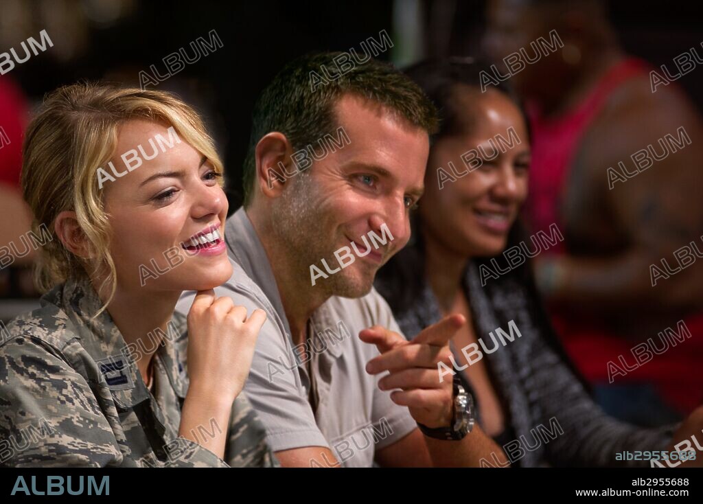BRADLEY COOPER and EMMA STONE in ALOHA, 2015, directed by CAMERON CROWE. Copyright COLUMBIA PICTURES/REGENCY ENTERPRISES/LSTAR CAPITAL/SCOTT RU.