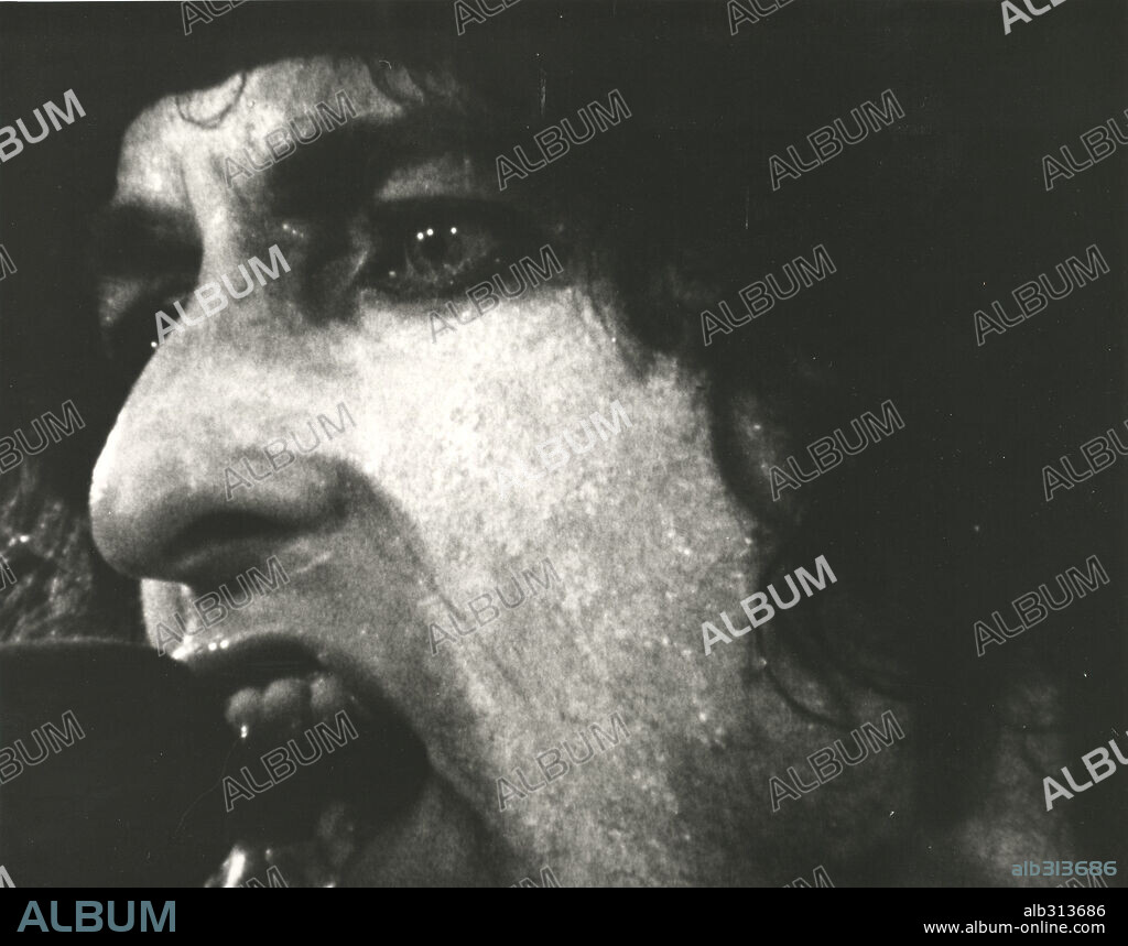 BOB DYLAN in RENALDO AND CLARA, 1978, directed by BOB DYLAN. Copyright CIRCUIT FILMS.