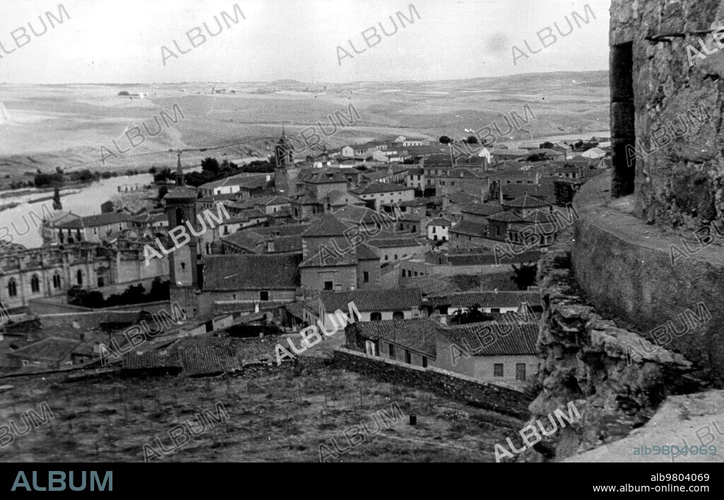 1962. View from the castle of the town of Alba de Tormes (Salamanca).