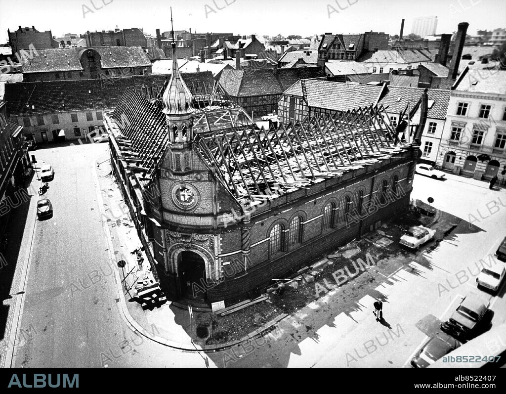 Saluhallen på Lilla Torg i Malmö rives 1968. (c) Ronny Johansson / Sydsvenskan / IBL.