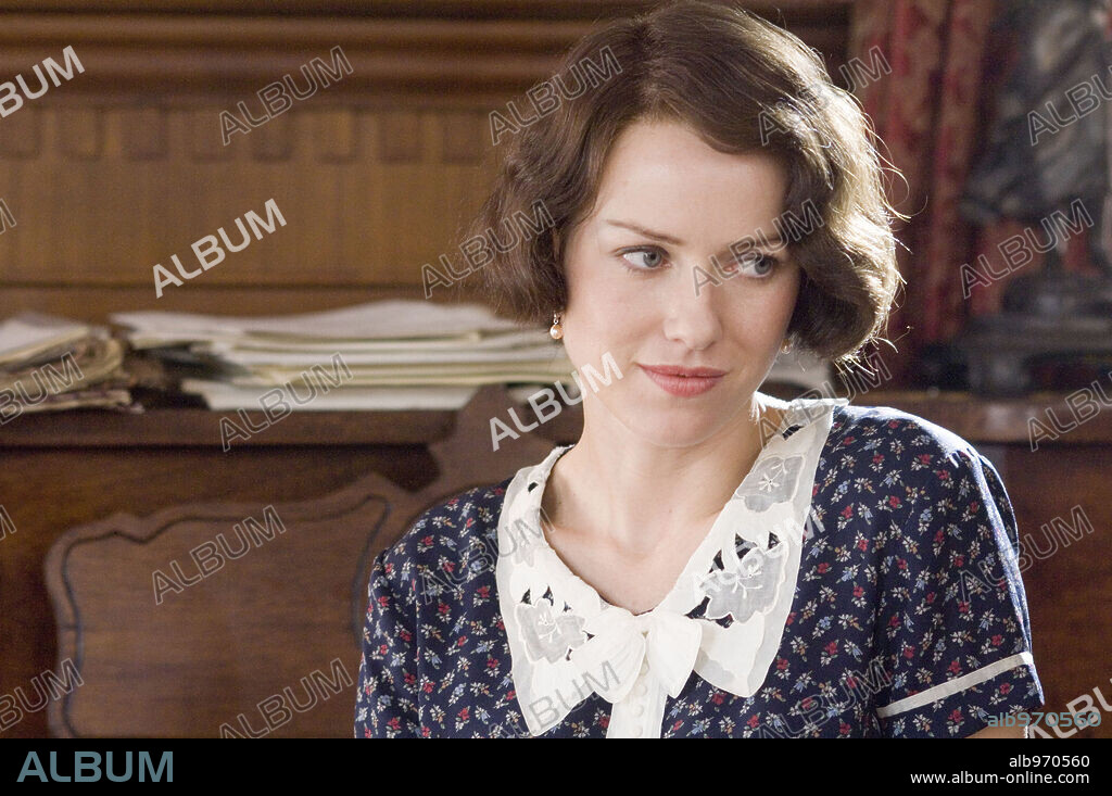 NAOMI WATTS en EL VELO PINTADO, 2006 (THE PAINTED VEIL), dirigida por JOHN CURRAN. Copyright WIP/ STRATUS FILM/BOB YARI PROD./CLASS 5 FILMS/COLLETON COMP.