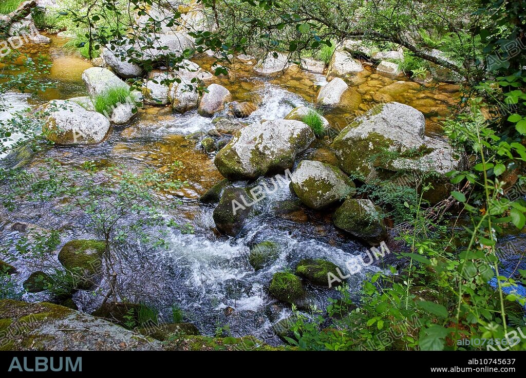 Pasarela do Rio Mao, Parada de Sil, Ourense, Galicia, Spain.