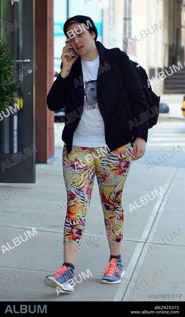 May 26, 2015 - New York City, NY, USA - Actress Lena Dunham wears brightly coloured leggings as she walks in Tribeca on May 26 2015 in New York City. 26/05/2015