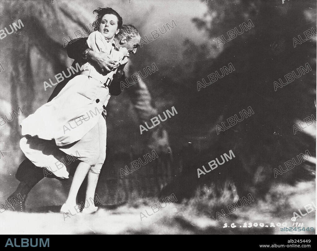C. AUBREY SMITH y MARY ASTOR en HURACÁN SOBRE LA ISLA, 1937 (THE HURRICANE), dirigida por JOHN FORD. Copyright UNITED ARTISTS.