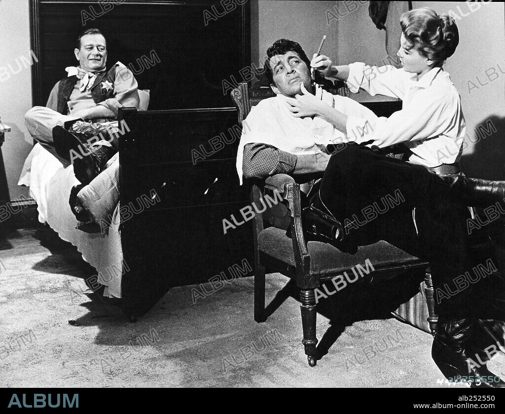 DEAN MARTIN y JOHN WAYNE en RIO BRAVO, 1959, dirigida por HOWARD HAWKS. Copyright WARNER BROTHERS.