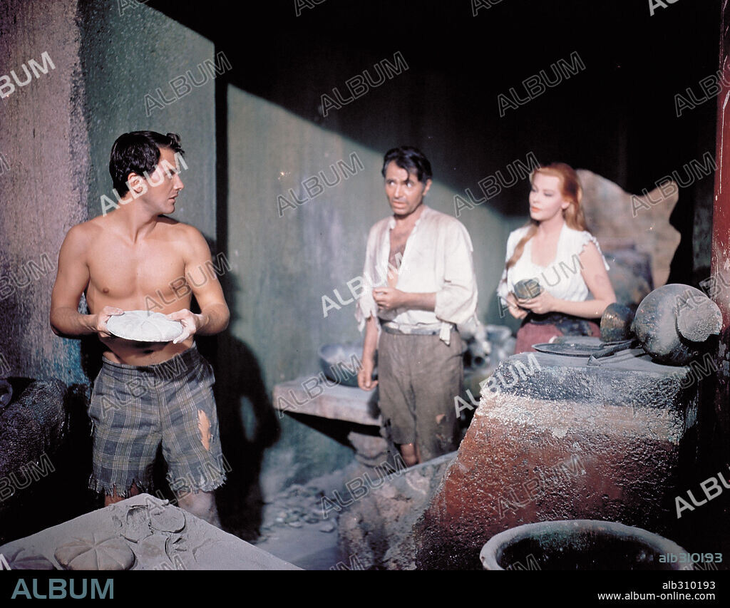 ARLENE DAHL y JAMES MASON en VIAJE AL CENTRO DE LA TIERRA, 1959 (JOURNEY TO THE CENTER OF THE EARTH), dirigida por HENRY LEVIN. Copyright 20TH CENTURY FOX.