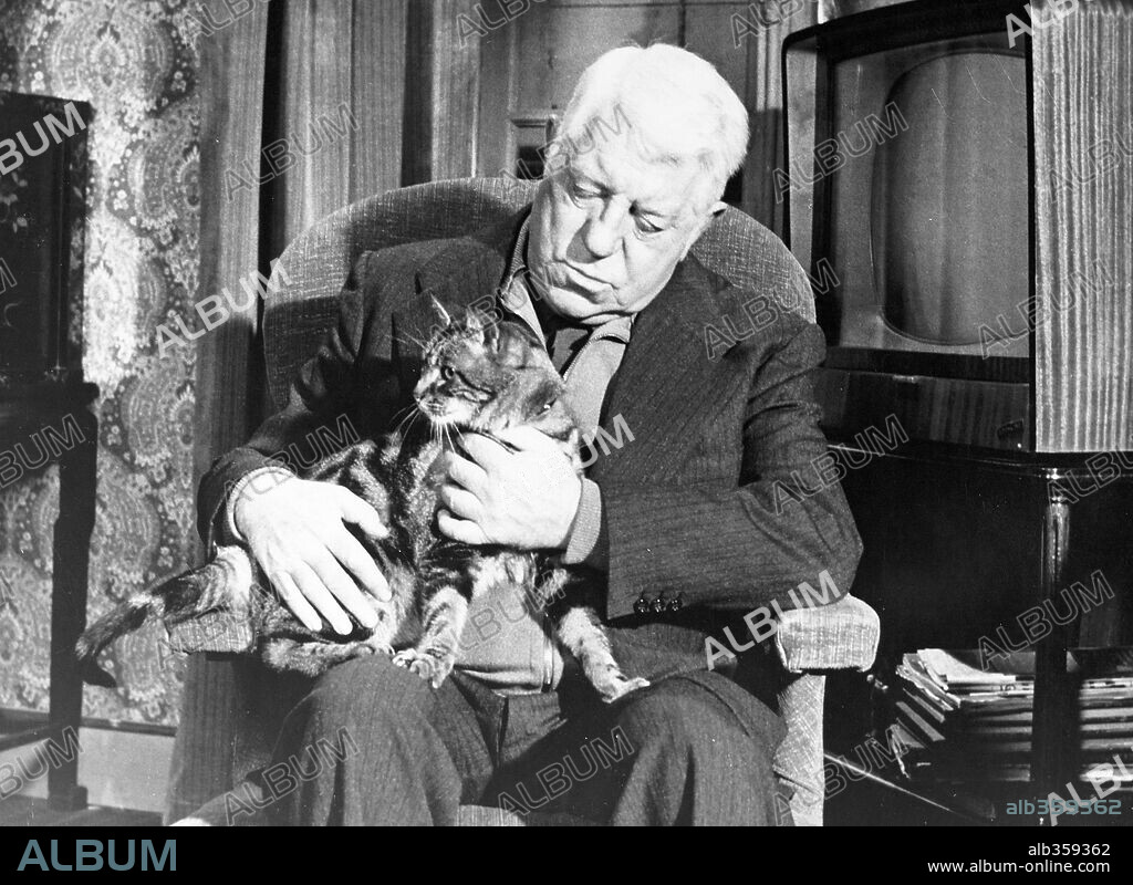 JEAN GABIN en EL GATO, 1971 (LE CHAT), dirigida por PIERRE GRANIER-DEFERRE. Copyright LIRA FILMS/CINETEL.