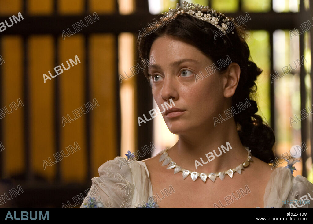 GIOVANNA MEZZOGIORNO en EL AMOR EN LOS TIEMPOS DEL COLERA, 2007 (LOVE IN THE TIME OF CHOLERA), dirigida por MIKE NEWELL. Copyright NEW LINE CINEMA/STONE VILLAGE PICTURES/GROSVENOR PARK MEDIA / DAZA, DANIEL.