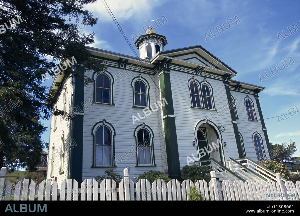 Exterior of the house where Alfred Hitchcock's The Birds was filmed, Bodega Bay, northern California, United States of America, North America.