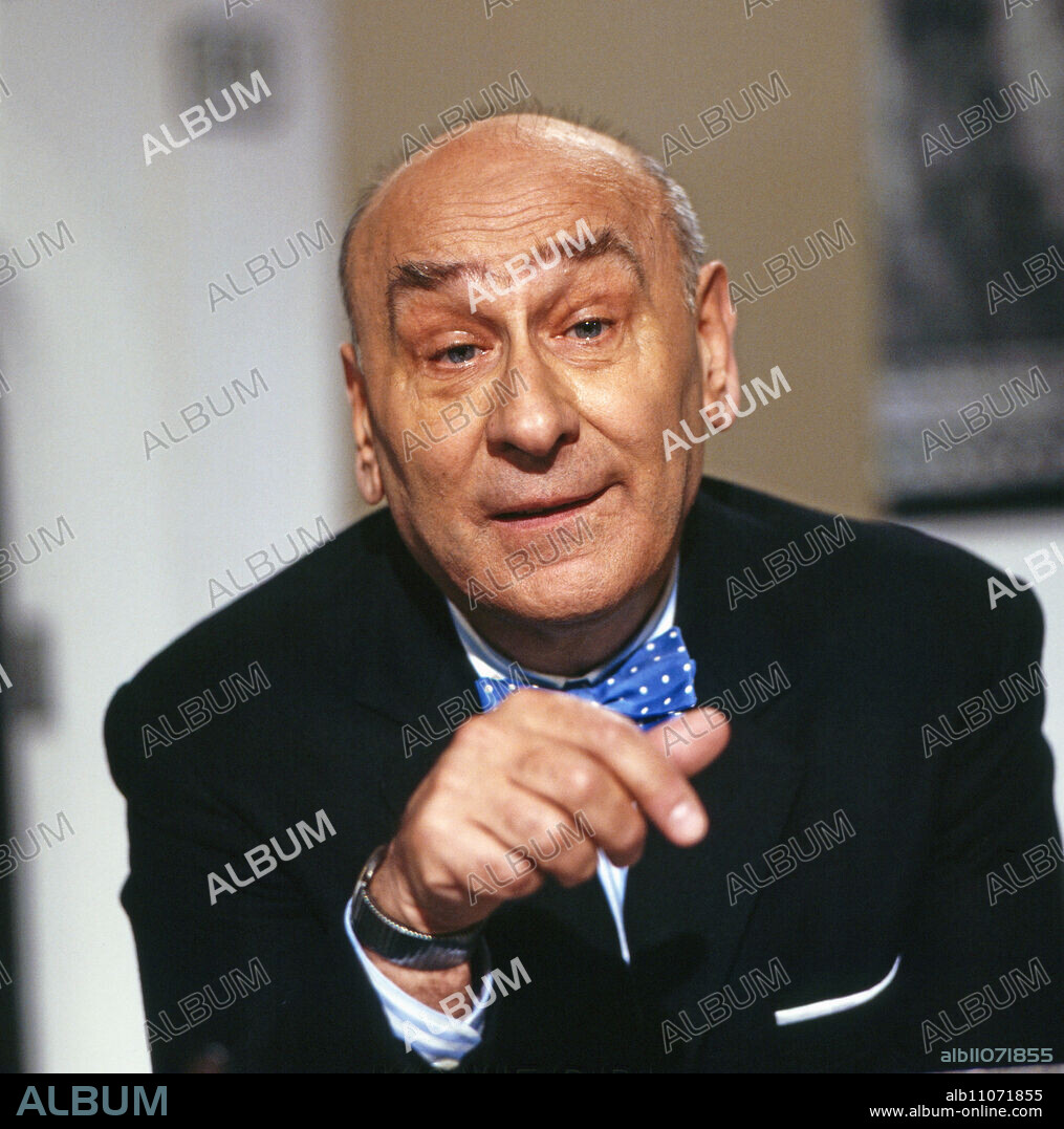 Rudolf Wessely, Austrian actor, director, voice actor, radio play speaker, stage actor and ensemble member of the Munich Kammerspiele, here in the ZDF program: Stadtschreiber Matinee, Dichter unserer Zeit, he recites from the work of the writer Albert Drach, 1989.