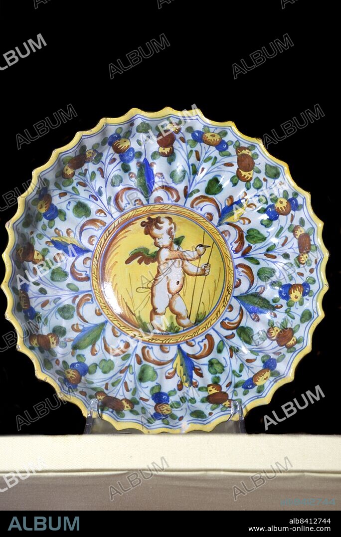 Urbania (Marche - PU), Palazzo Ducale, Hall of Durantine ceramics, Crispina with leaves and fruits and cupid on the bottom, 16th century, Casteldurante.