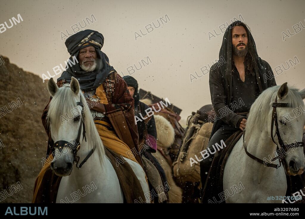 JACK HUSTON et MORGAN FREEMAN dans BEN-HUR, 2016, réalisé par TIMUR BEKMAMBETOV. Copyright FILM PRODUCTION CONSULTANTS/METRO-GOLDWYN_MAYER/PARAMOUNT.