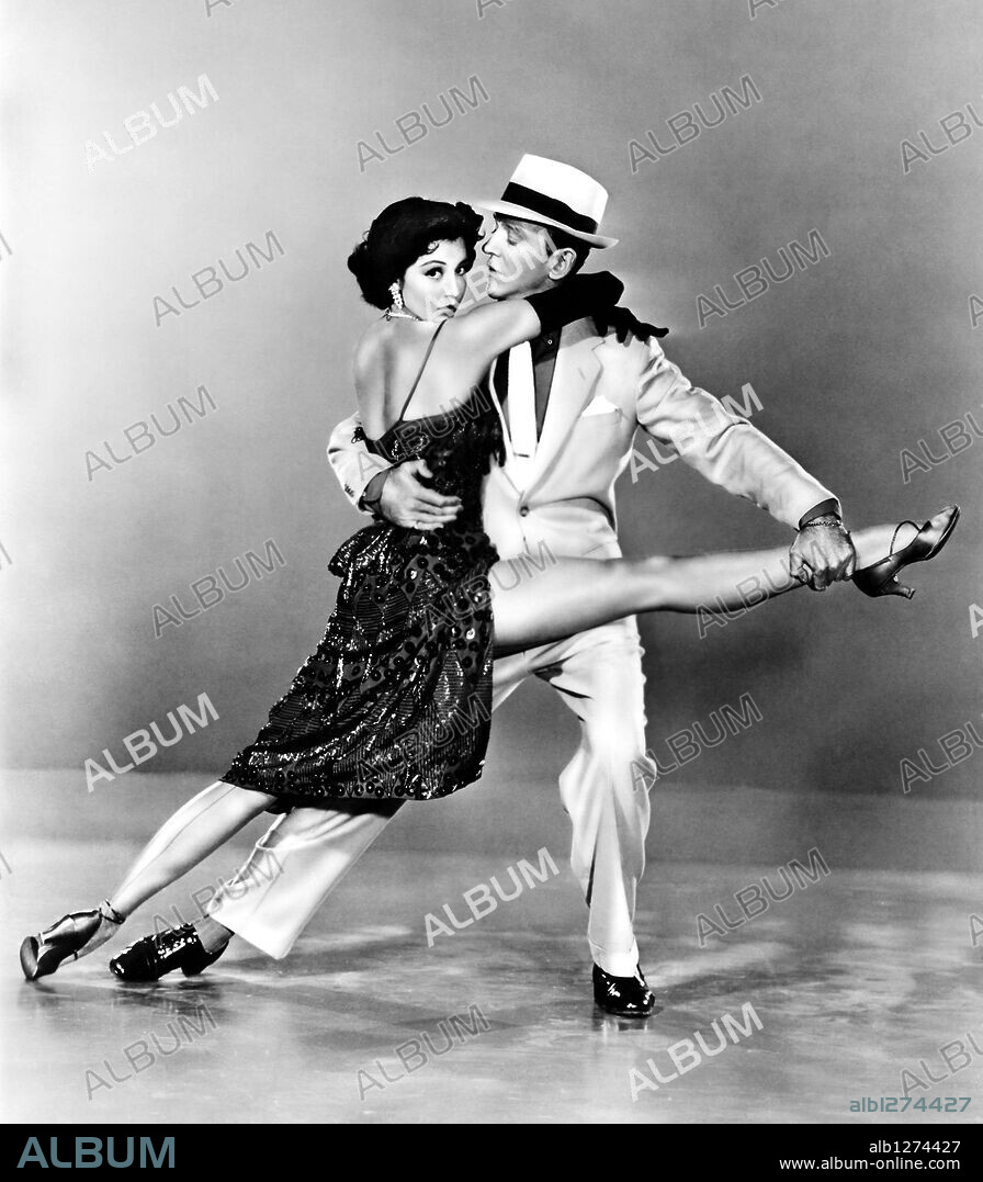 CYD CHARISSE and FRED ASTAIRE in THE BAND WAGON, 1953, directed by VINCENTE MINNELLI. Copyright M.G.M.
