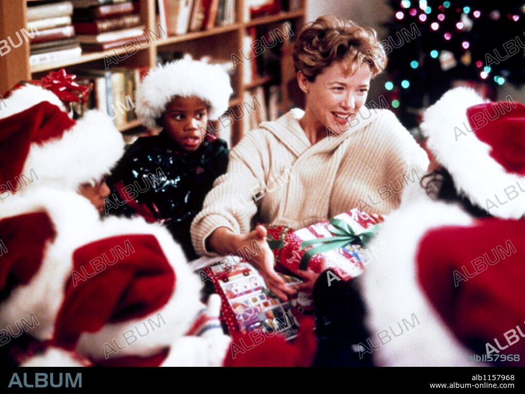 ANNETTE BENING in LOVE AFFAIR, 1994, directed by GLENN GORDON CARON. Copyright WARNER BROTHERS.
