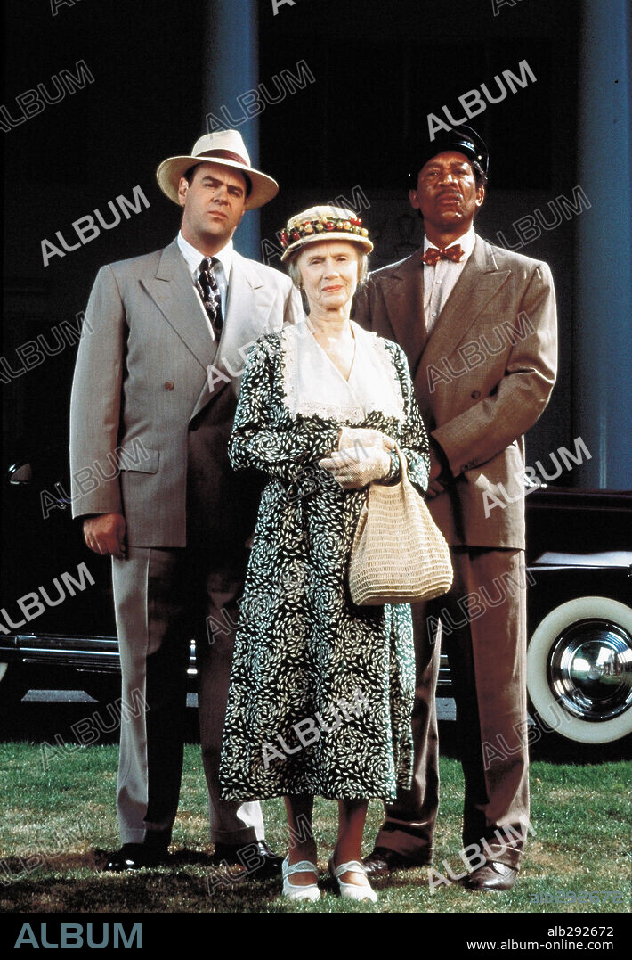 DAN AYKROYD, JESSICA TANDY y MORGAN FREEMAN en PASEANDO A MISS DAISY, 1989 (DRIVING MISS DAISY), dirigida por BRUCE BERESFORD. Copyright The Zanuck Company.