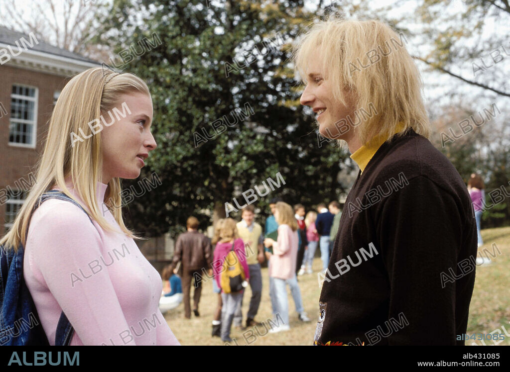 DEREK RICHARDSON y RACHEL NICHOLS en DOS TONTOS MUY TONTOS: CUANDO HARRY ENCONTRÓ A LLOYD, 2003 (DUMB AND DUMBERER: WHEN HARRY MET LLOYD), dirigida por TROY MILLER. Copyright NEW LINE CINEMA / HANOVER, SUZANNE.