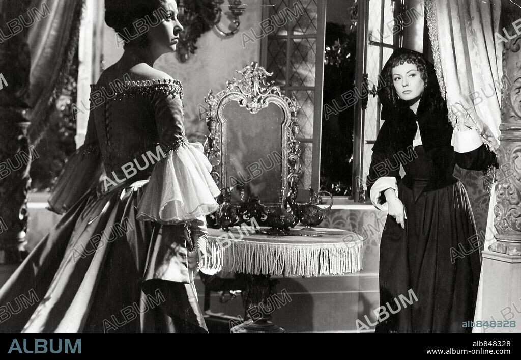 DANIELLE DARRIEUX et VIVIANE ROMANCE dans L' AFFAIRE DES POISONS, 1955, réalisé par HENRI DECOIN. Copyright EXCELSA FILM.