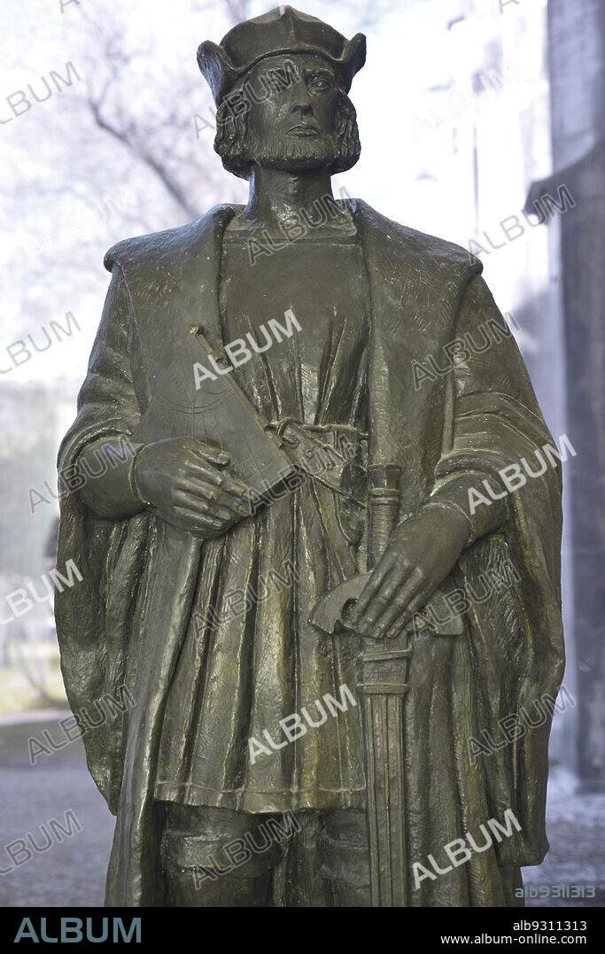 ALVARO DE BRÉE (1903-1962). PORTUGUESE SCULPTOR.. Diogo Cao (h. 1452-1486). Navegante portugués. También conocido como Diego Cao. Entre 1482 y 1486 emprendió dos viajes a lo largo de la costa occidental africana, al servicio del rey Juan II de Portugal. Descubridor de la desembocadura del río Congo. Escultura por el escultor portugués Alvaro de Brée (1903-1962), 1947-1948. Detalle. Museo de Marina. Lisboa. Portugal.