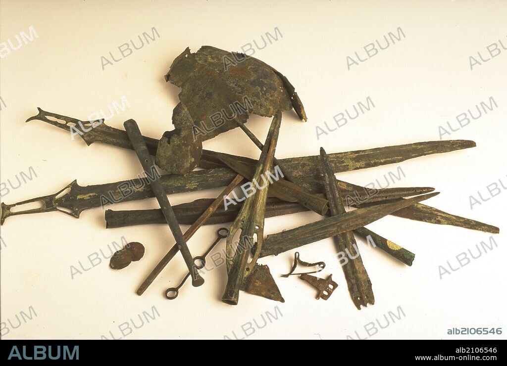 ESPADAS HALLADAS EN LA RIA DE HUELVA. BRONCE AJUAR. (DEPOSITO: MUSEO ARQUEOLOGICO NACIONAL).