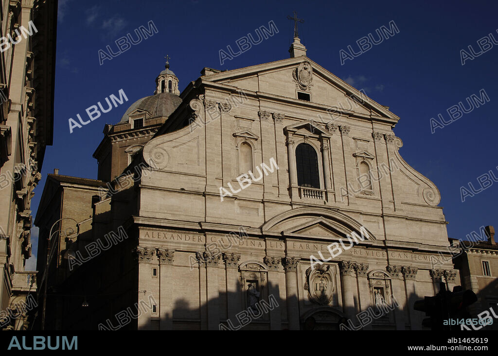 ITALIA. ROMA. Vista de la FACHADA de la IGLESIA DEL GESU construída en estilo barroco por Giacomo della Porta.