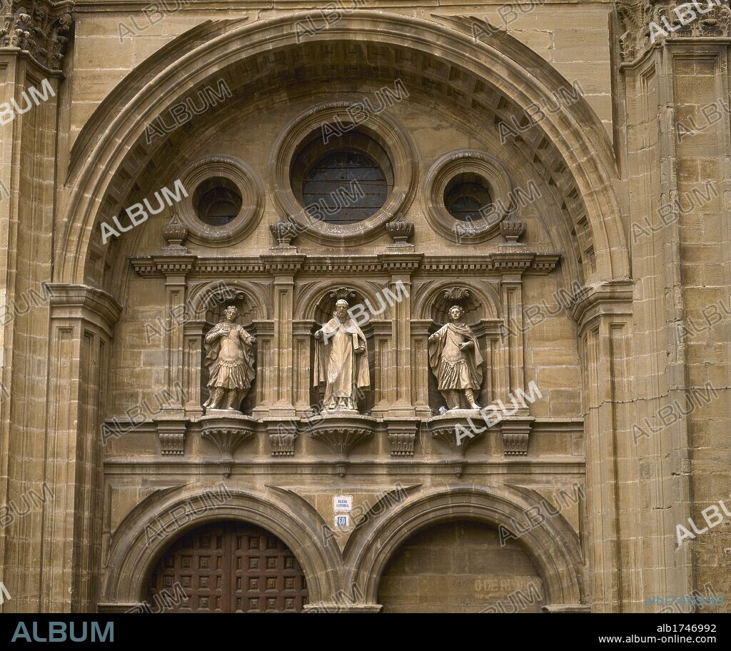 ARTE S. XIX. ESPAÑA. CATEDRAL DE SANTO DOMINGO DE LA CALZADA. Detalle de la Portada, obra neoclásica de MARTIN DE BERATUA, con las imágenes de los patrones de la Diócesis. La Rioja.