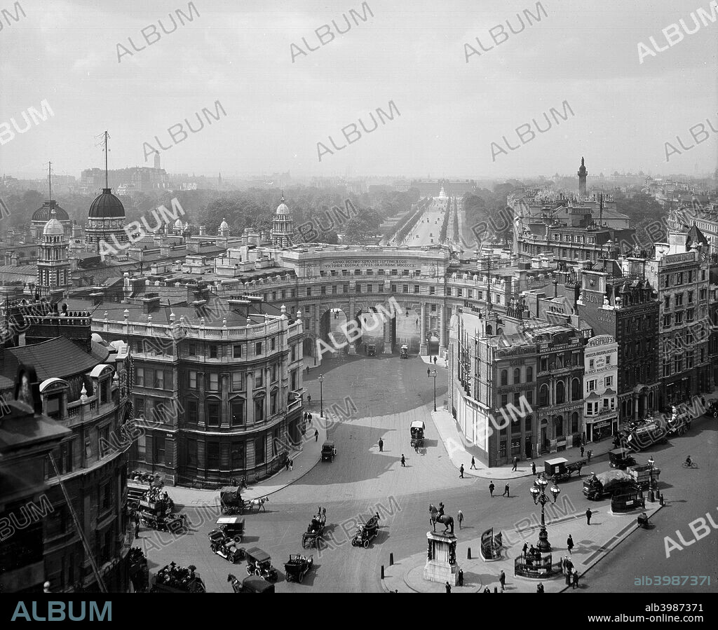 Admiralty Arch, The Mall, Westminster, London, 1923. It was designed by Sir Aston Webb and built in 1910 as part of the Queen Victoria memorial scheme. The central archway is used only on ceremonial occasions.