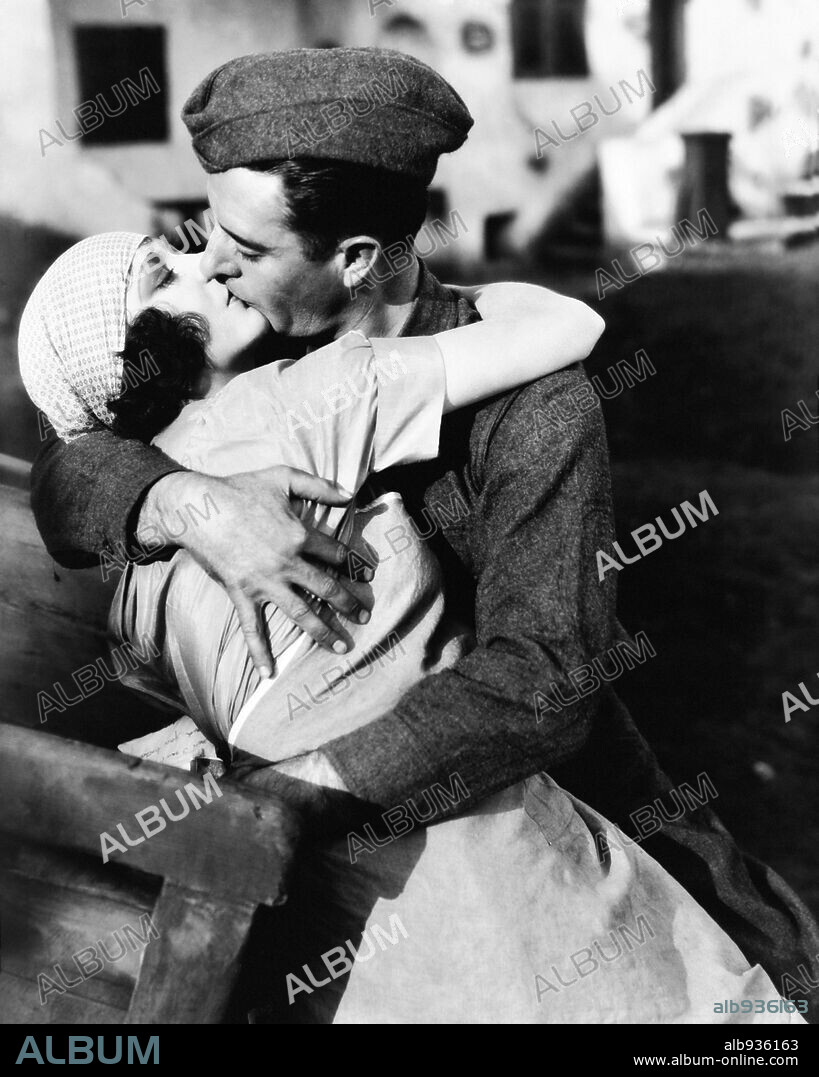 JOHN GILBERT and RENEE ADOREE in THE BIG PARADE, 1925, directed by KING VIDOR. Copyright M.G.M.