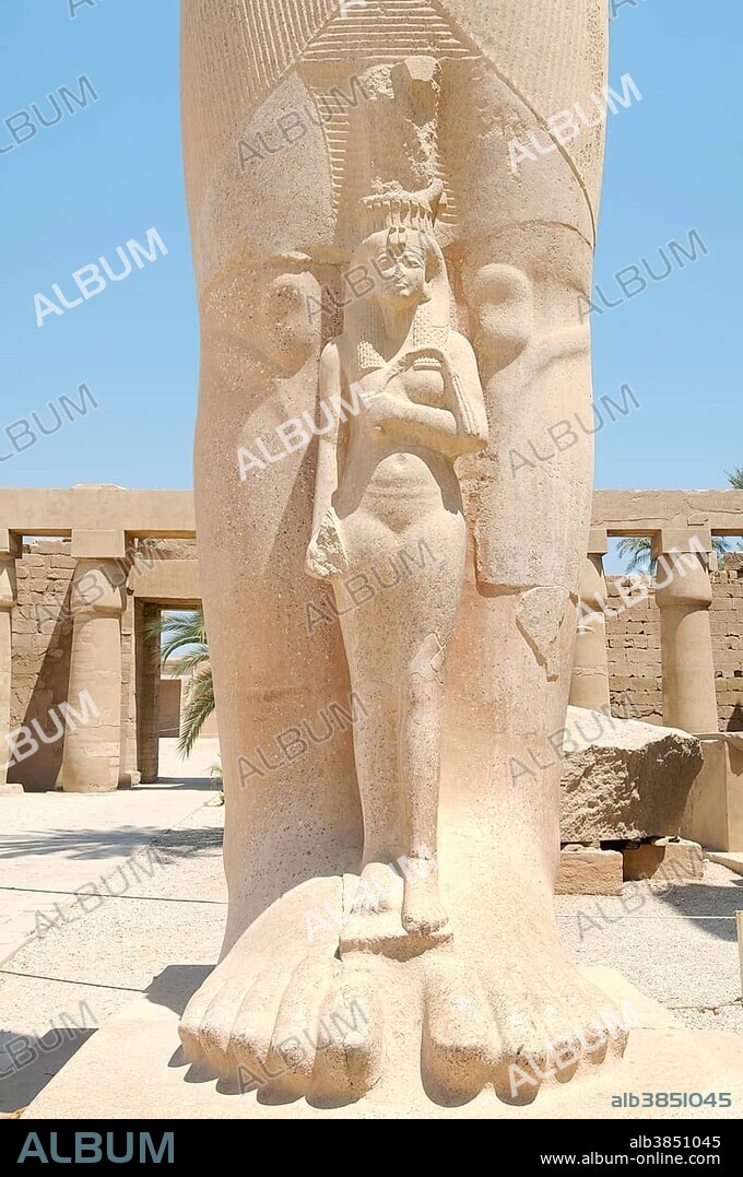 Statue of Ramses II with his daughter Meritamen, Karnak Temple Complex, UNESCO World Heritage site, Thebes, Luxor, Luxor Governorate, Egypt, Africa.