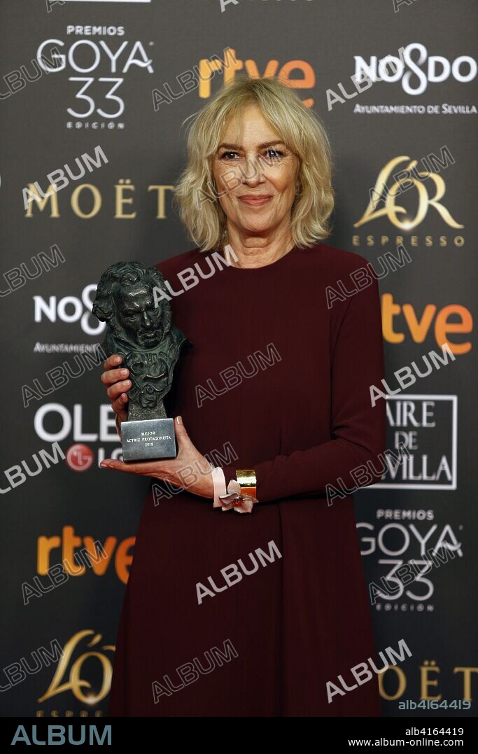 February 3, 2019 - Sevilla, Andalusia, Spain - Spanish actress Susi Sanchez poses with the best actress award for her role in 'La enfermedad del Domingo' (Sunday's illness) during a photocall following the 33rd Goya awards ceremony in Seville. 03/02/2019