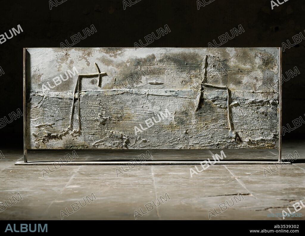 JOSEP MARIA RIERA I ARAGÓ. Josep Maria Riera i Aragó / "Aral, avión y submarino", Escultura (Bajo relieve en cobre).