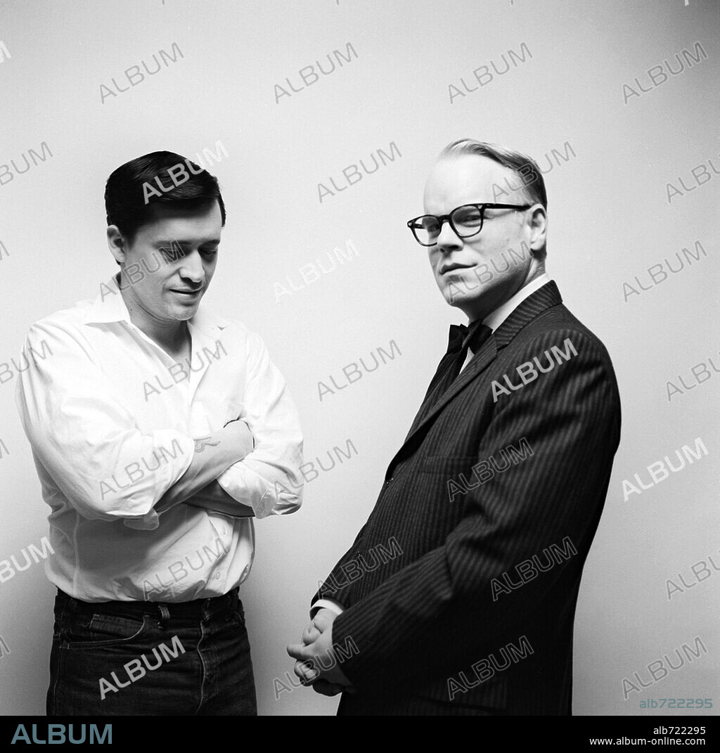 CLIFTON COLLINS JR. y PHILIP SEYMOUR HOFFMAN en TRUMAN CAPOTE, 2005 (CAPOTE), dirigida por BENNETT MILLER. Copyright SONY PICTURES CLASSICS / DORY, ATTILA.