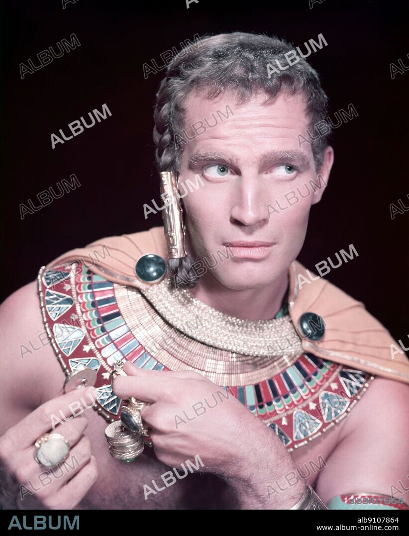 CHARLTON HESTON en LOS DIEZ MANDAMIENTOS, 1956 (THE TEN COMMANDMENTS), dirigida por CECIL B DEMILLE. Copyright PARAMOUNT PICTURES.
