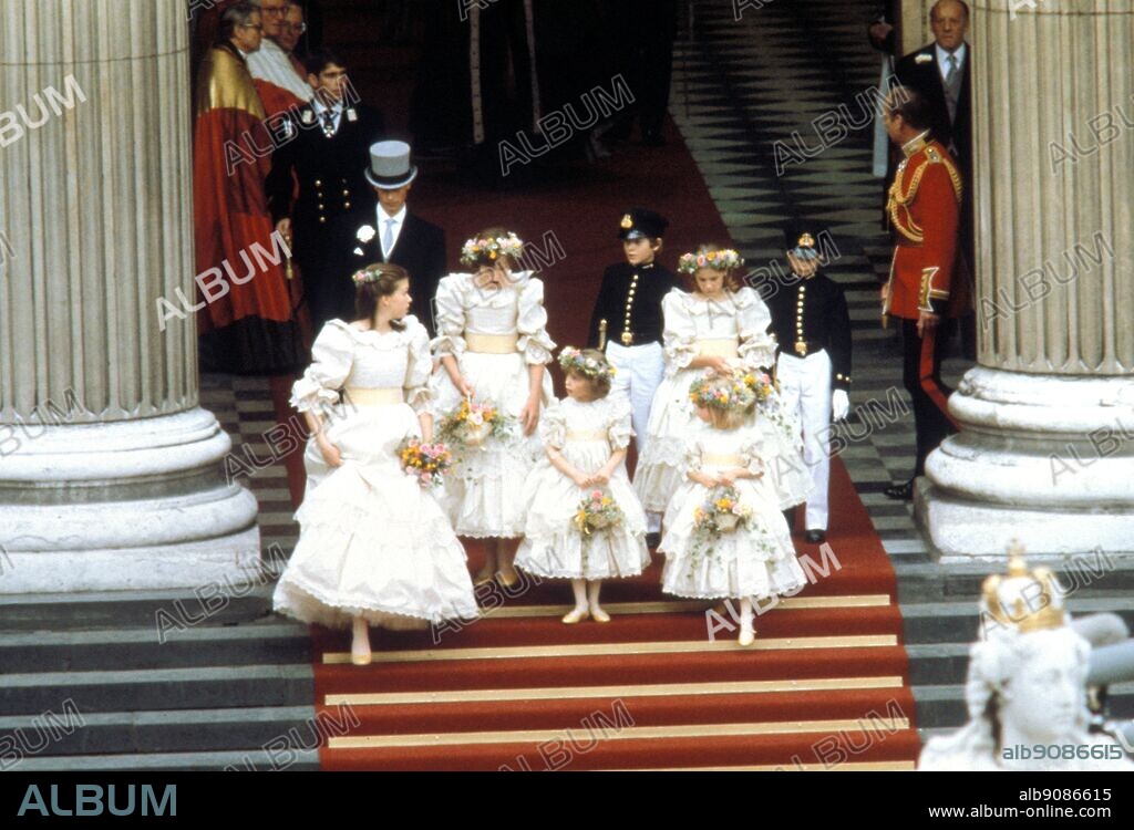 Wedding of the Prince and Princess of Wales (Lady Diana Spencer) 29 July 1981 - on the steps of St. Pauls - The bridesmaids and pages are Lady Sarah Armstrong Jones 17, Edward Van Cutsem 8, Lord Nicholas Windsor 7, India Hicks 13, Sarah Jane Gaselee 11, Catherine Cameron 6 and Clementine Hambro 5.. ©TopFoto.