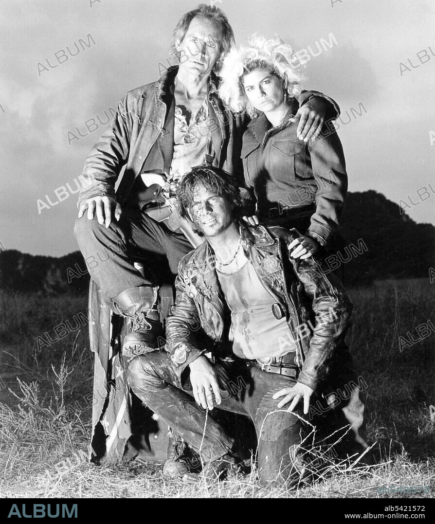 BILL PAXTON, JENNY WRIGHT and LANCE HENRIKSEN in NEAR DARK, 1987, directed by KATHERINE BIGELOW. Copyright F-M ENTERTAINMENT/DEG.