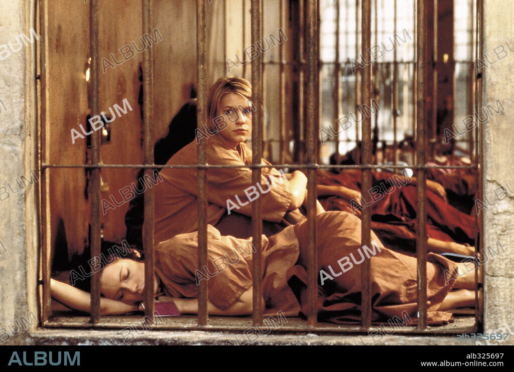 CLAIRE DANES y KATE BECKINSALE en SUEÑOS ROTOS, 1999 (BROKEDOWN PALACE), dirigida por JONATHAN KAPLAN. Copyright 20TH CENTURY FOX / CONNOR, FRANK.