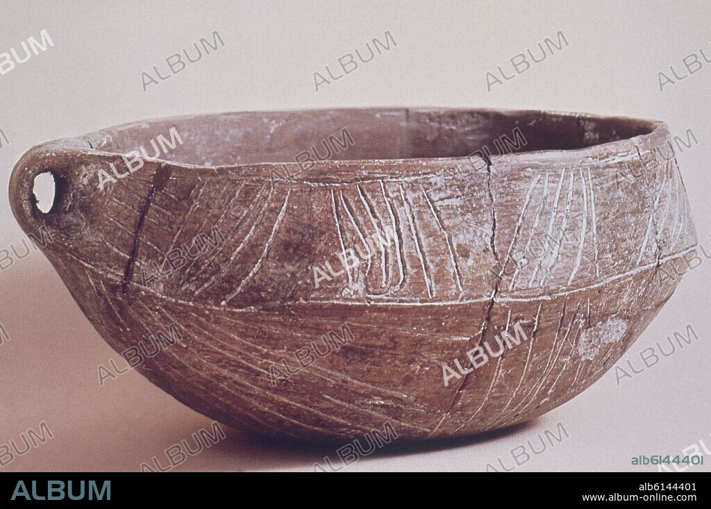 VASO CILINDRICO DE UN ASA - NEOLITICO.