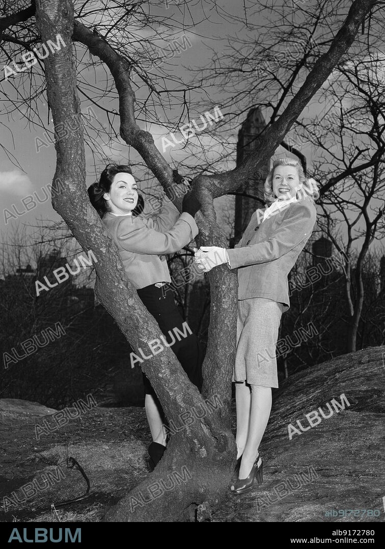 WILLIAM PAUL GOTTLIEB. Portrait of Doris Day and Kitty Kallen, Central Park, New York, N.Y., ca. Apr. 1947.