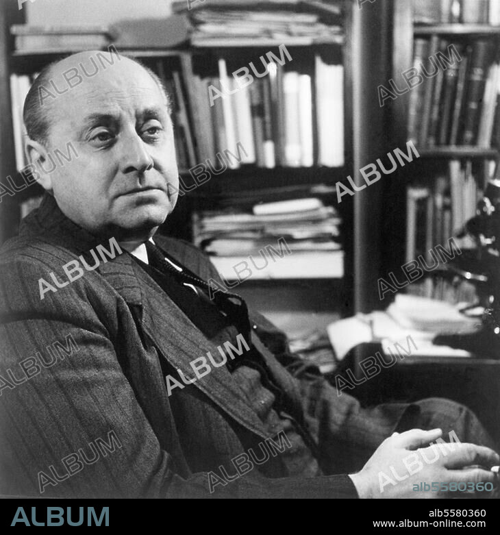 Benn, Gottfried Dichter, Mansfeld 2.5.1886 - Berlin 7.7.1956. Foto, um 1952.