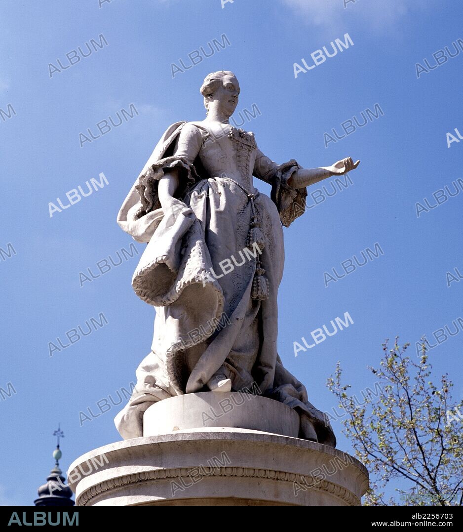 BARBARA DE BRAGANZA. ESPOSA DE FERNANDO VI. 1711-1758. ESTATUA EN LA PLAZA VILLA DE PARIS, DE MADRID. OBRA DE MARIANO BENLLIURE.