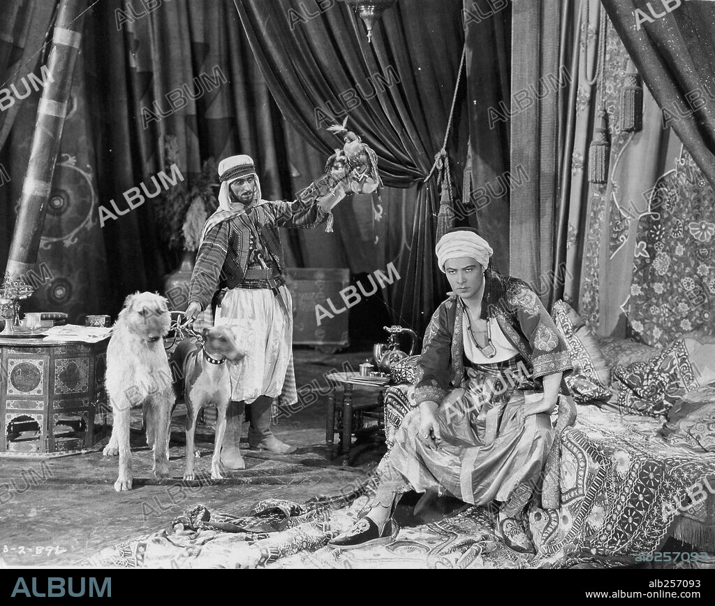 RUDOLPH VALENTINO in THE SON OF THE SHEIK, 1926, unter der Regie von GEORGE FITZMAURICE. Copyright UNITED ARTISTS.