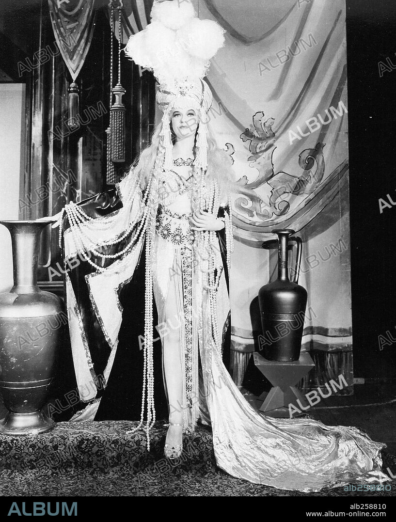 DOROTHY COMINGORE in CITIZEN KANE, 1941, directed by ORSON WELLES. Copyright RKO.