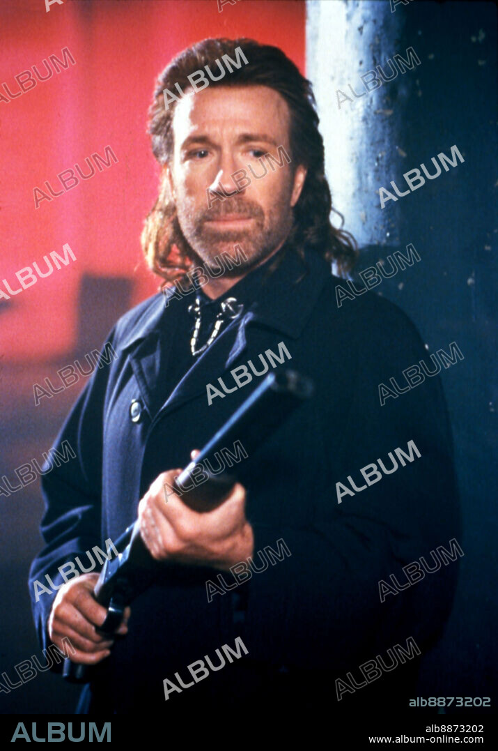 CHUCK NORRIS in THE HITMAN, 1991, directed by AARON NORRIS. Copyright Twilight Motion Picture Seven.